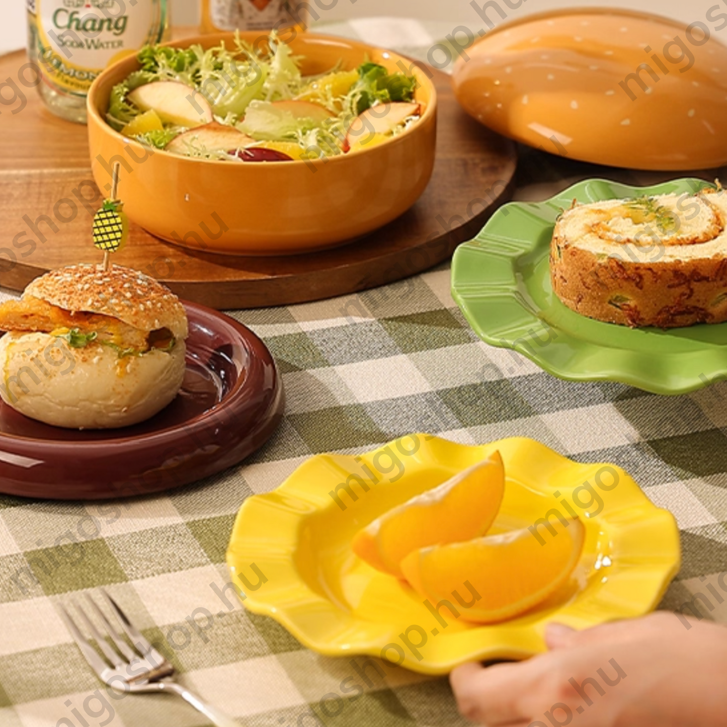 Hamburger-Themed Ceramic Bowl and Plate Set